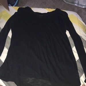 PLAIN BLACK FITTED TEE